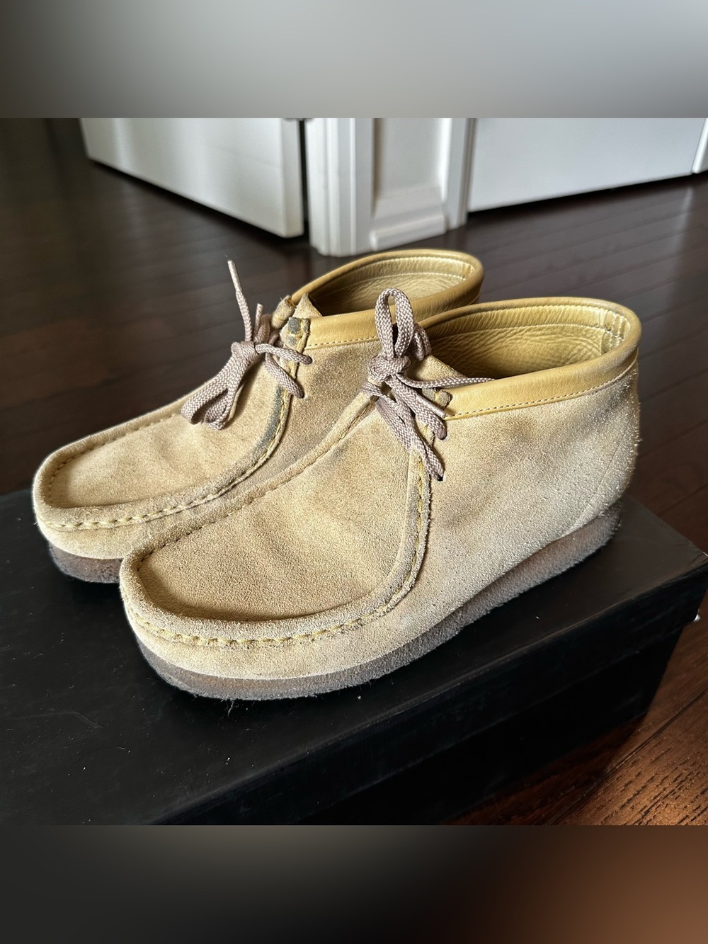 CLARKS WALLABEE MEN'S SUEDE TAN CHUKKA BOOTS SIZE 8